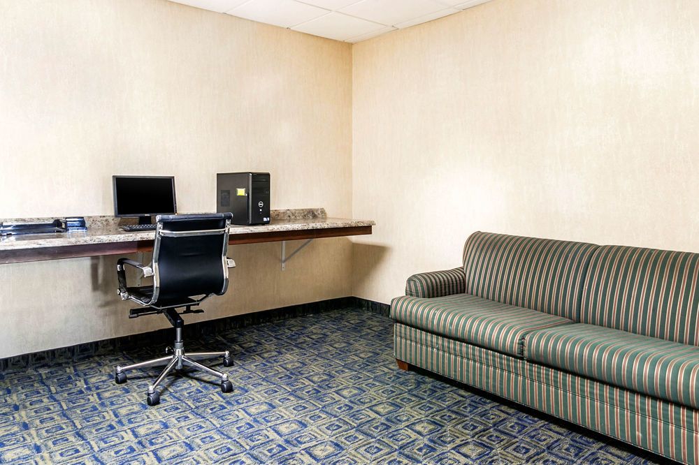 Rodeway Inn & Suites East I 44 - photo 42