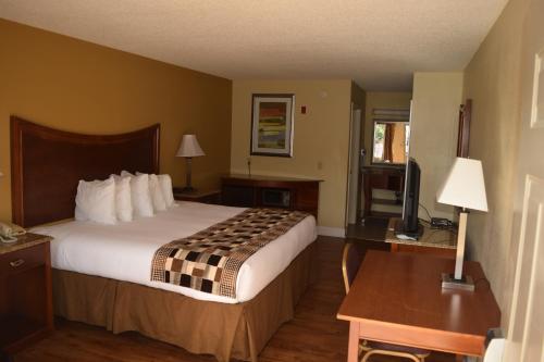 Atkinson Inn & Suites - photo 15