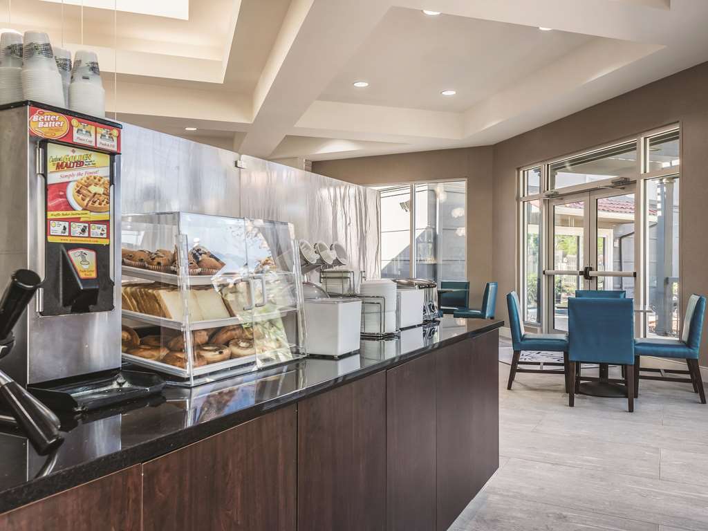 La Quinta Inn & Suites by Wyndham Orlando Lake Mary - photo 42