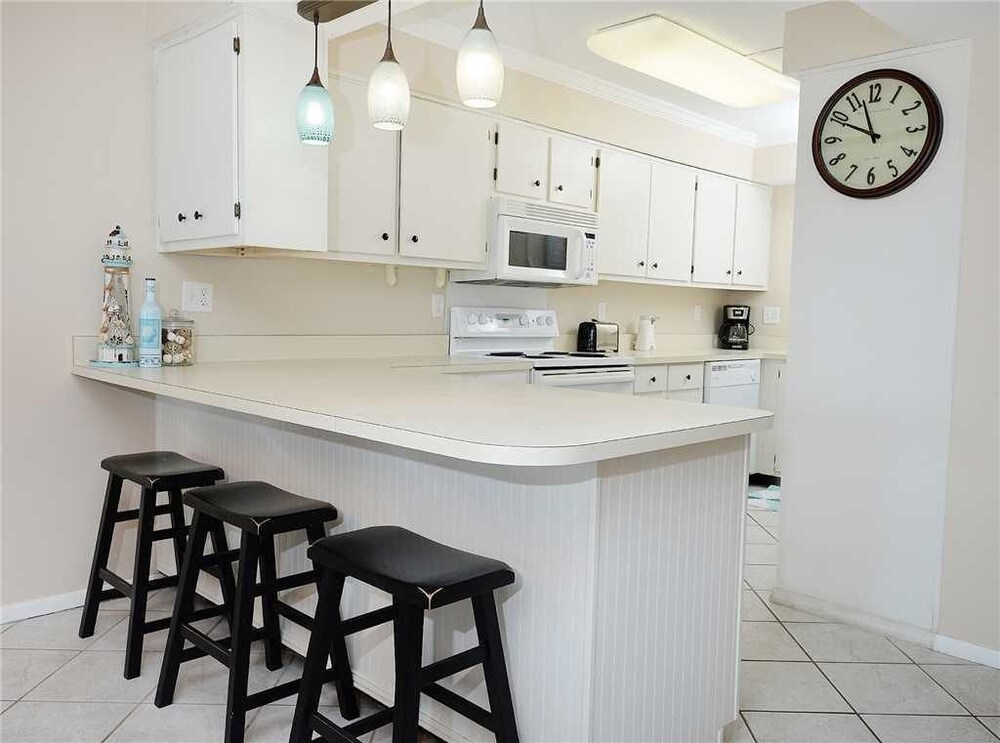 Regency Towers 1013 Two Bedroom Condo - photo 2