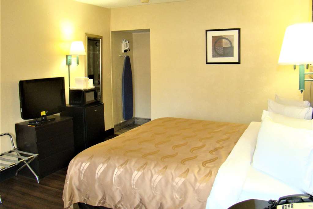 Baymont by Wyndham Front Royal Near Shenandoah National Park - photo 9