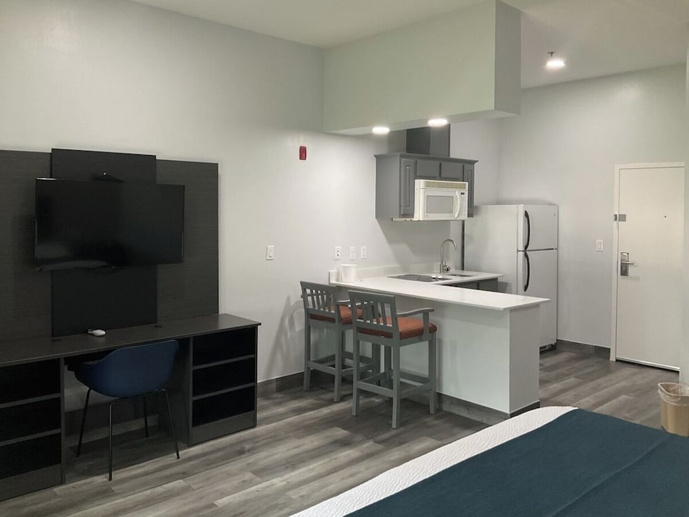 Studio 6 Suites Brenham TX - photo 13