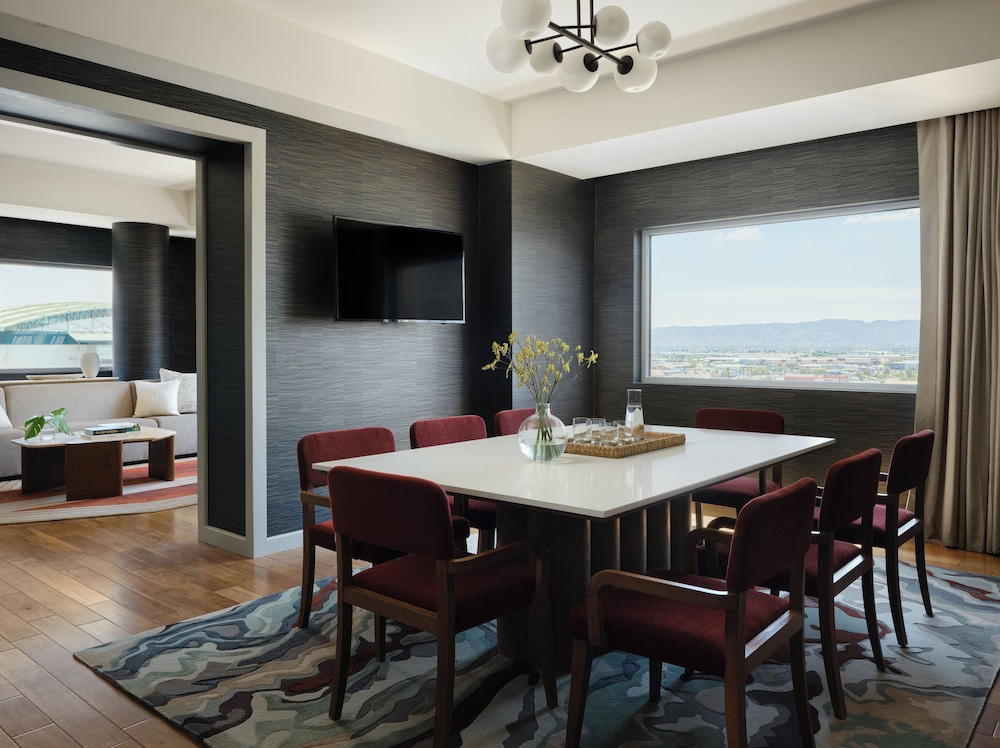 Kimpton Hotel Palomar Phoenix Cityscape by IHG - photo 25