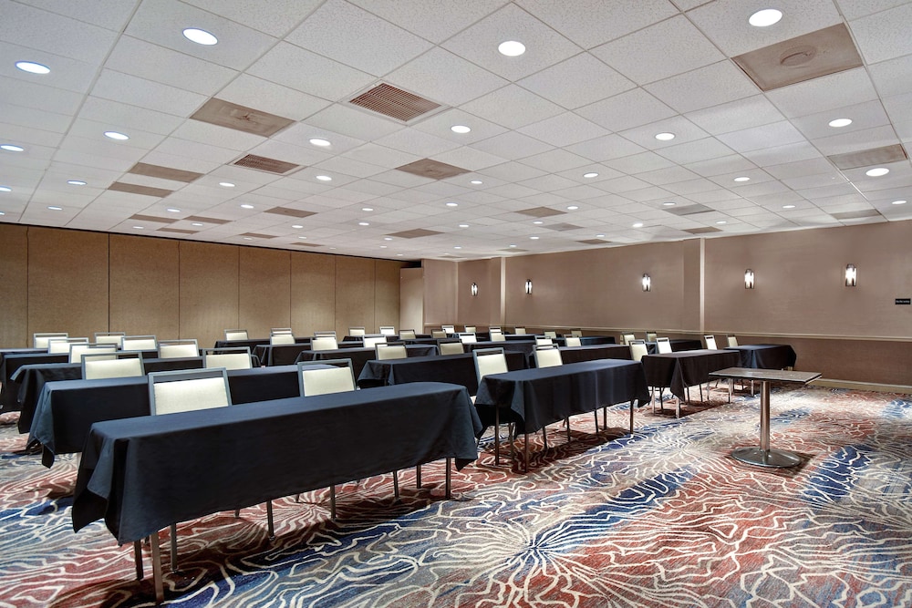 Hampton Inn & Suites Alexandria Old Town Area South - photo 55