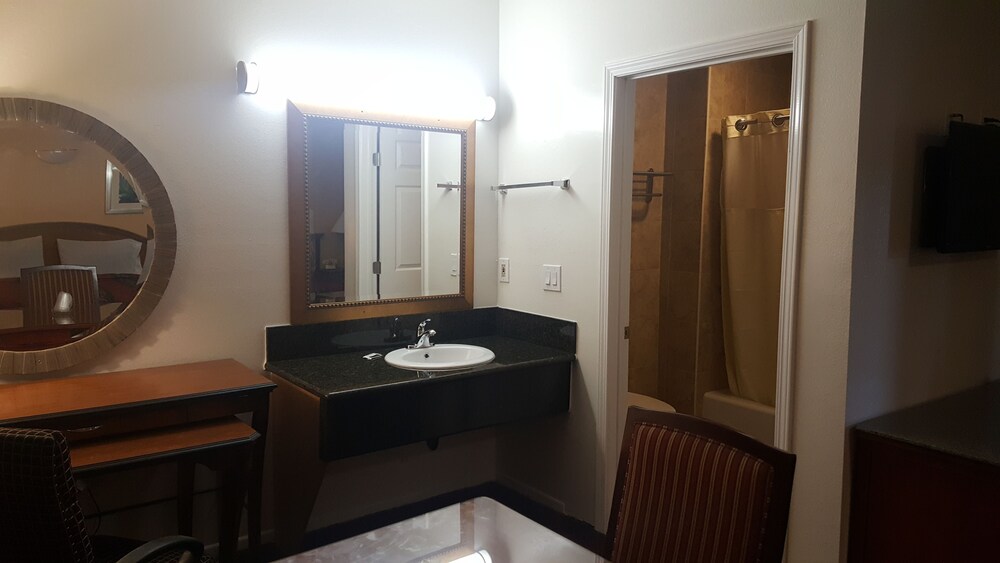 Flamingo Inn Long Beach - photo 21