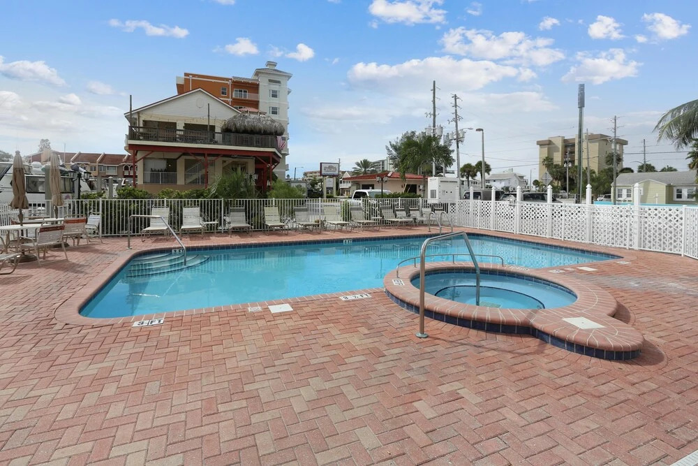 Madeira Bay Resort I 1604 Brand new With Amazing Gulf View - photo 10