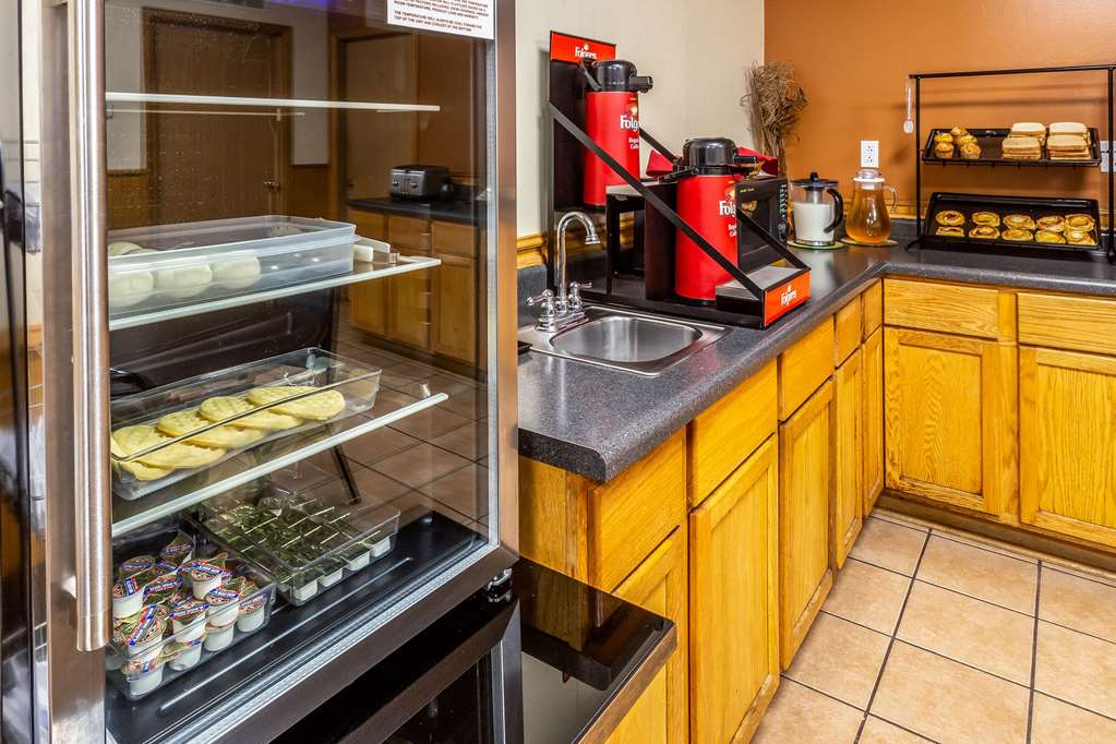 Econo Lodge Inn & Suites Newton - photo 29