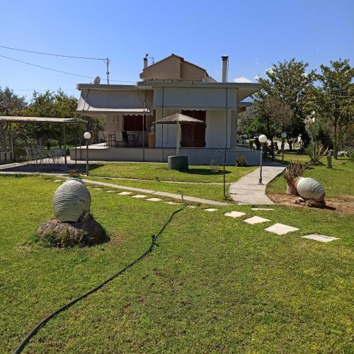 Itea's Garden House — 4-Star Luxury Hotel in Kirra, Greece