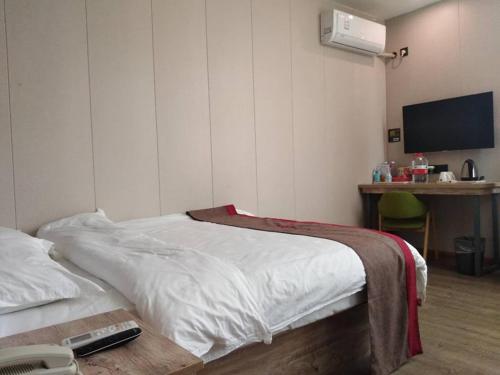 Thank Inn Chain Hotel Zhoukou Shangshui County Yangcheng Park — hotel in Zhoukou
