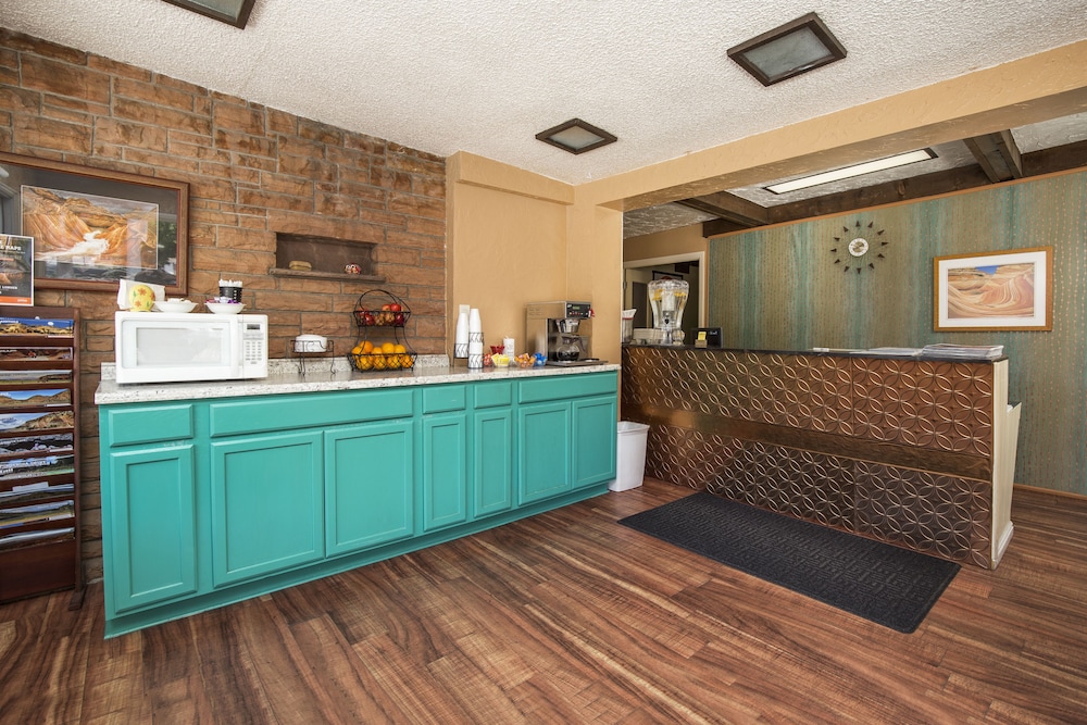 Aikens Lodge - photo 2