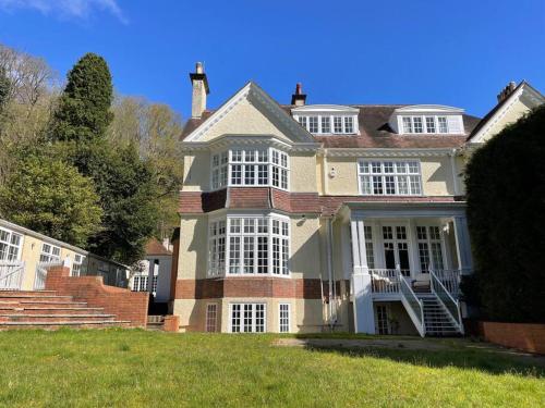 Idyllic Country House in Haslemere — 4-Star Luxury Hotel in Haslemere, United Kingdom
