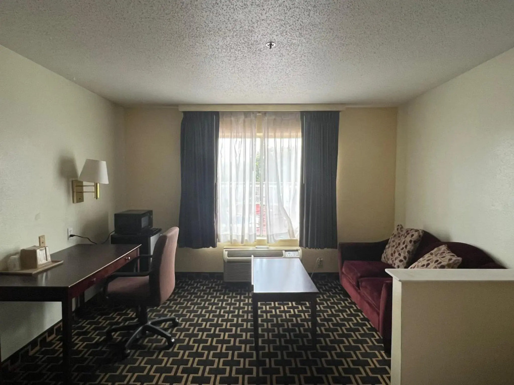 America's Best Inn Of Fairfield Birmingham - photo 17