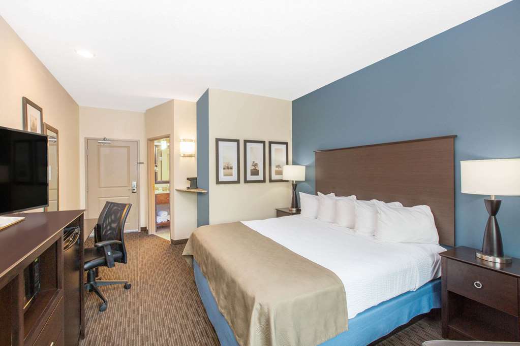 AmericInn by Wyndham Humboldt - photo 16