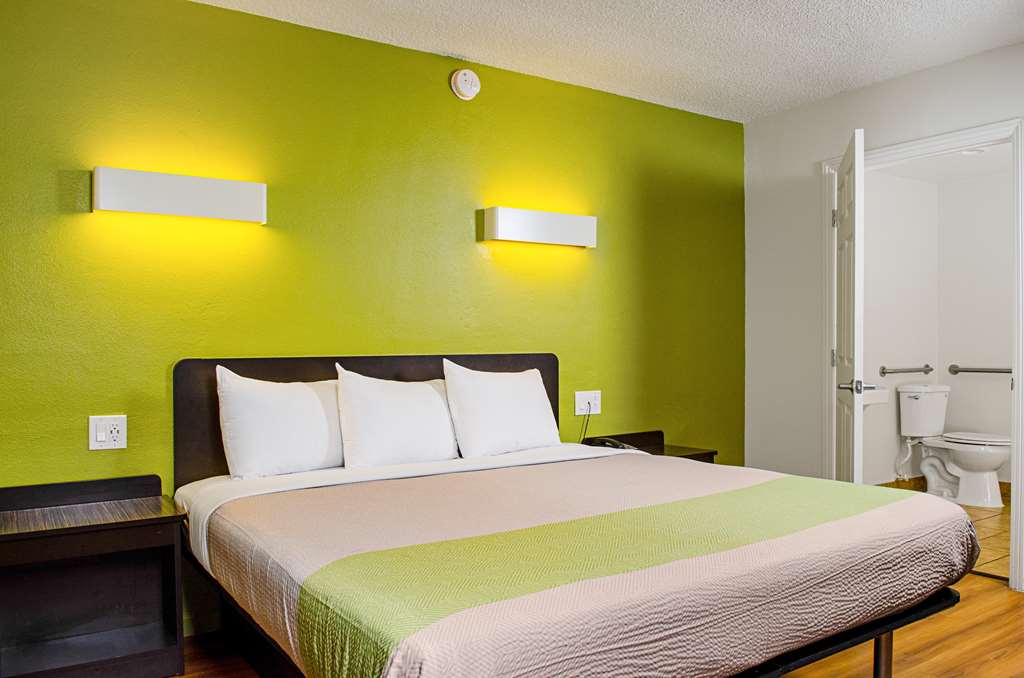 Motel 6 Modesto CA Downtown - photo 17