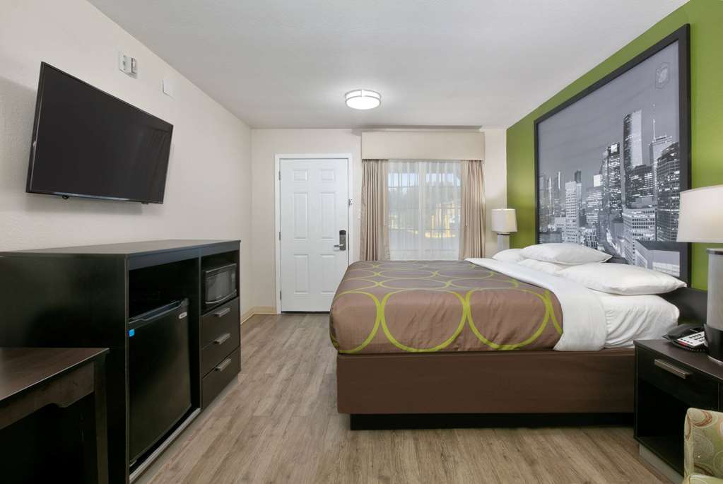 Super 8 by Wyndham Palestine - photo 13
