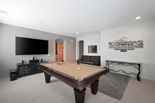 Walking distance to Coachella and Stagecoach with 4 bedrooms in Indio, United States