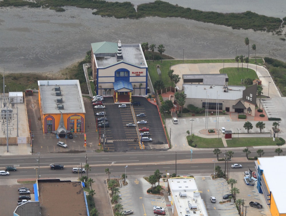 Blue Bay Inn & Suites - photo 90