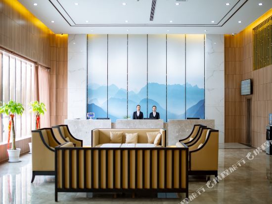BLD Holiday Hotel — hotel in Danfeng