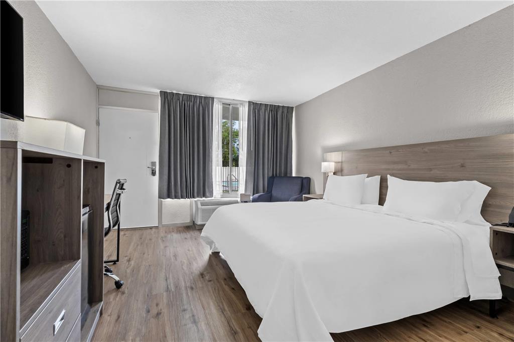 Golden Palms Inn & Suites - photo 13