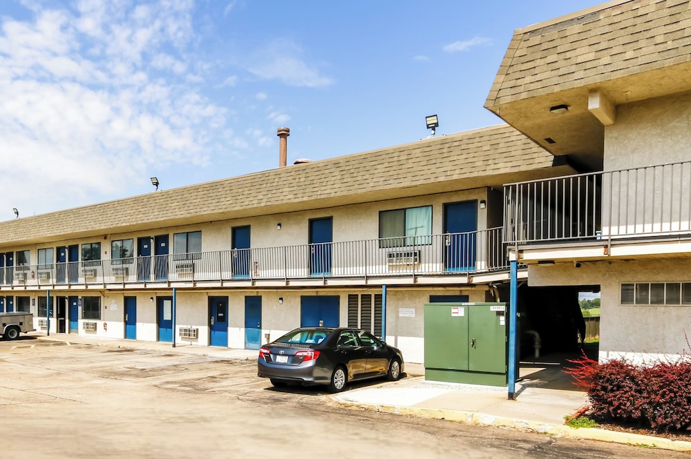 Motel6 Topeka KS Northwest - photo 37