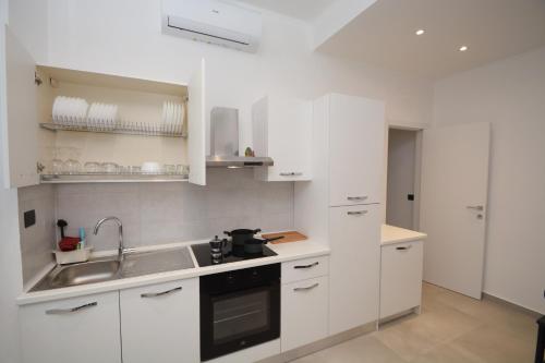 Piazza Della Vittoria Apartment — 4-Star Luxury Hotel in Genoa, Italy