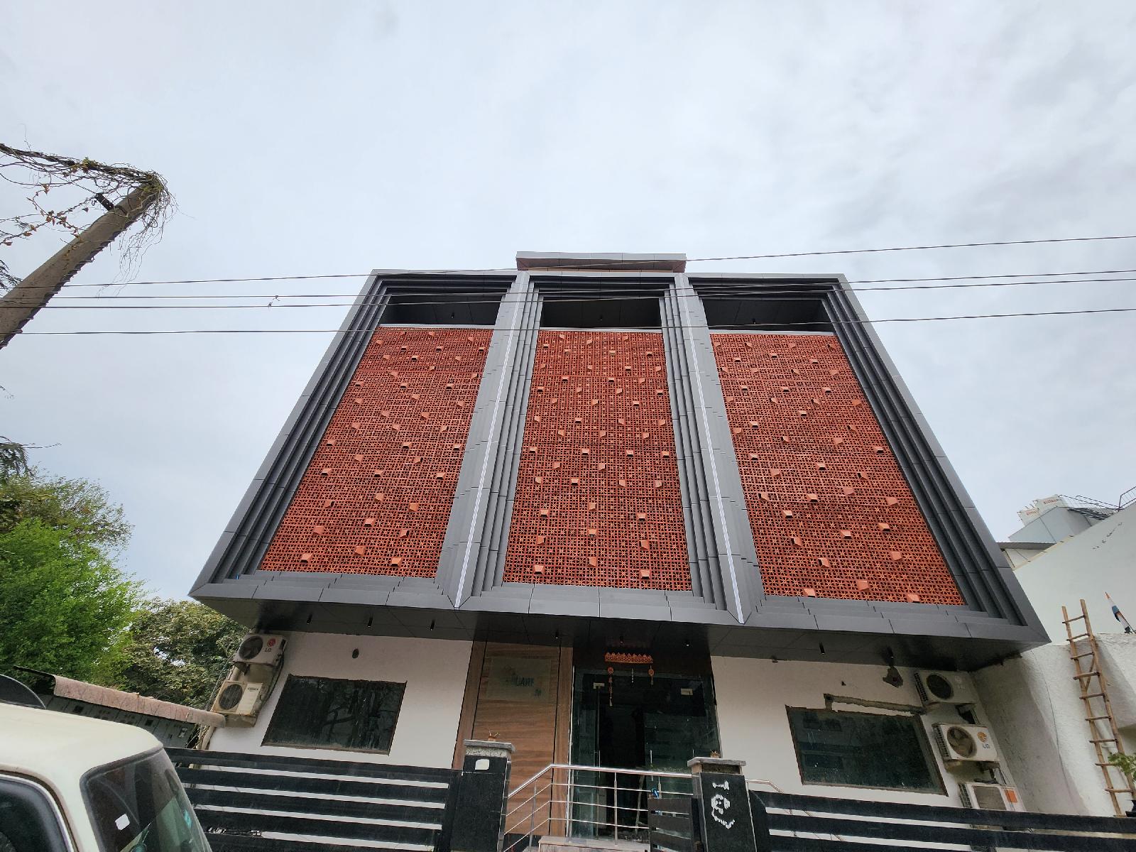 Square 9 Inn