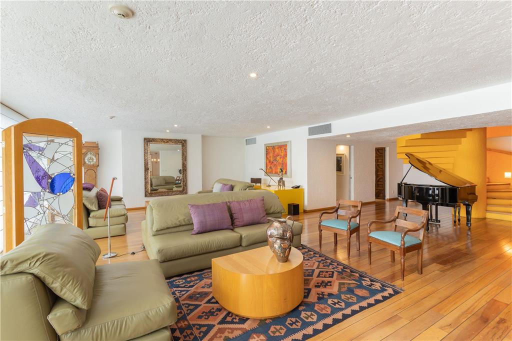 Presidential Suite common area