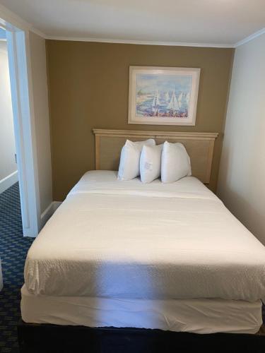 The Admiral Hotel Motel - photo 44