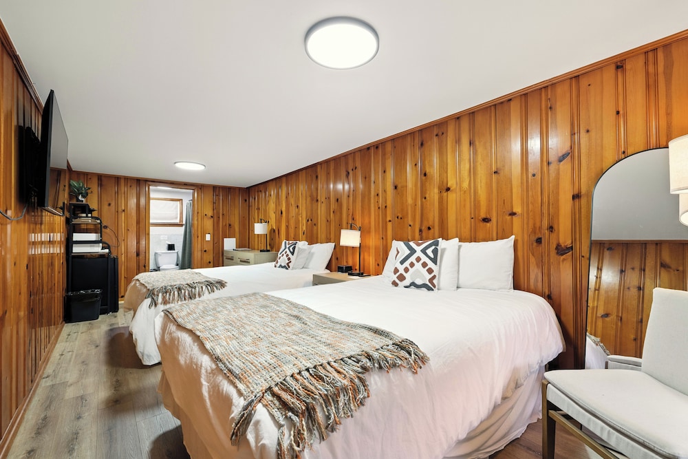 Hillside Motel LLC - photo 10