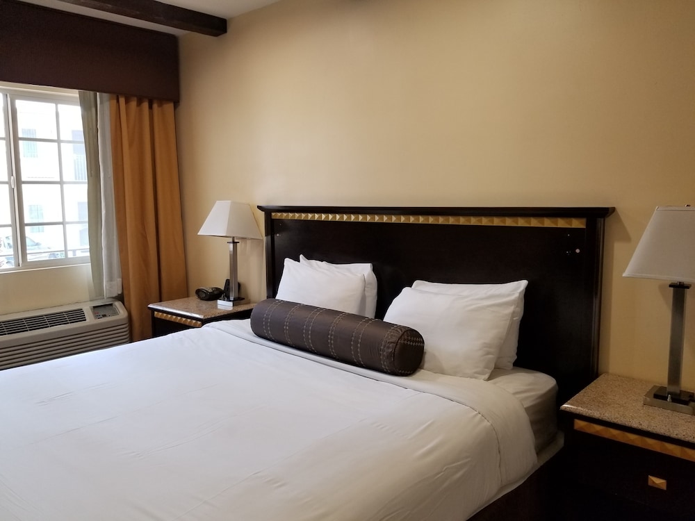 Tuscan Garden Inn - photo 11