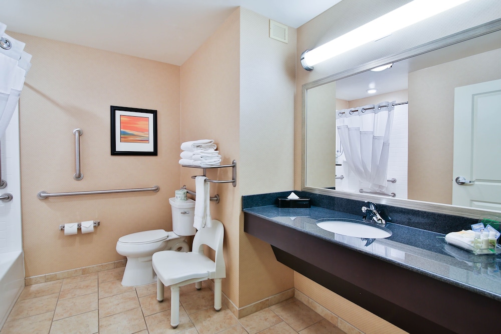 Holiday Inn Bismarck by IHG - photo 18