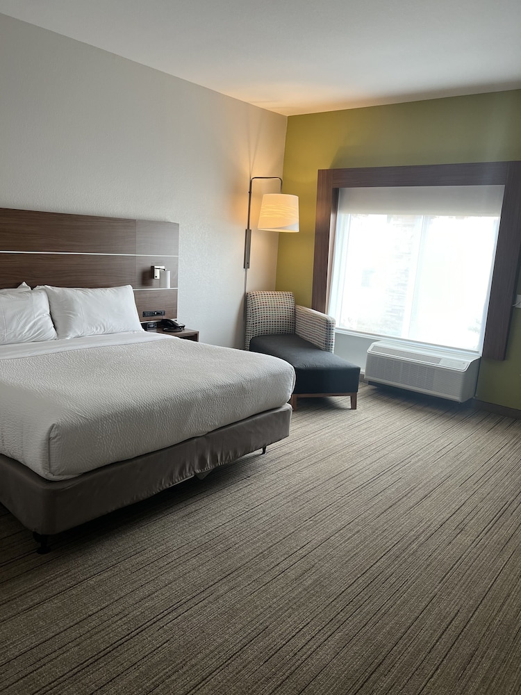 Holiday Inn Express & Suites Mobile University Area by IHG - photo 19