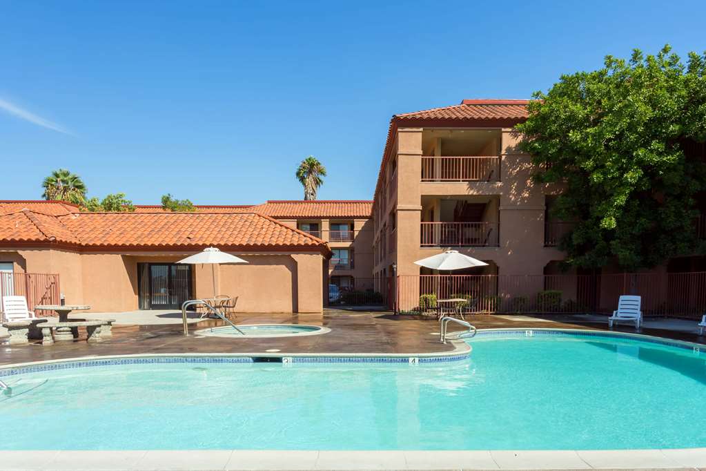 Days Inn by Wyndham Fontana Rialto - photo 15