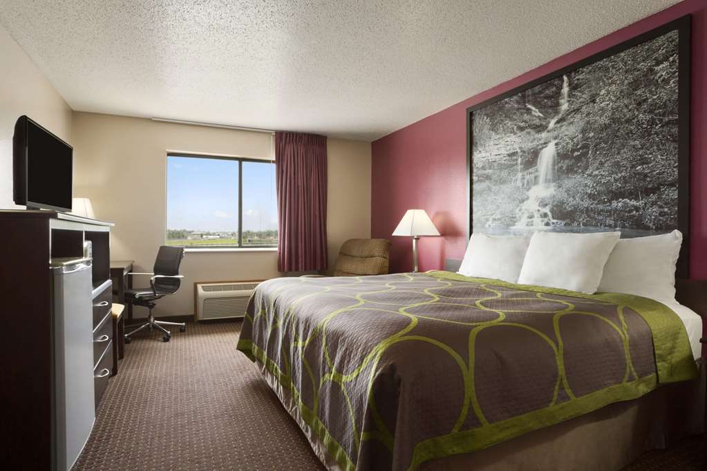Super 8 by Wyndham Cameron - photo 6