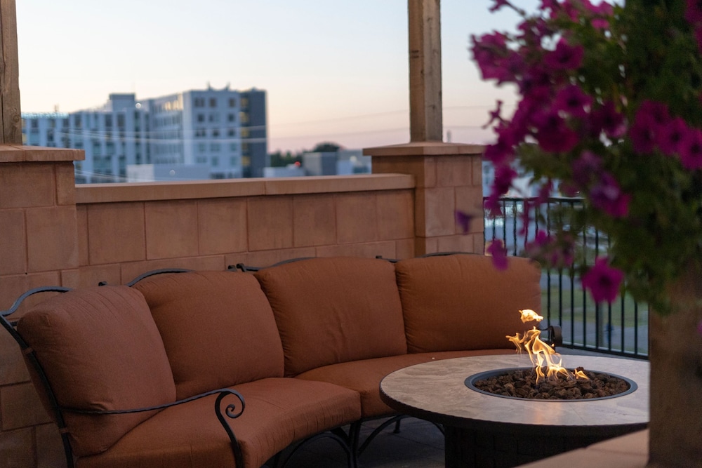 Staybridge Suites Marquette by IHG - photo 21