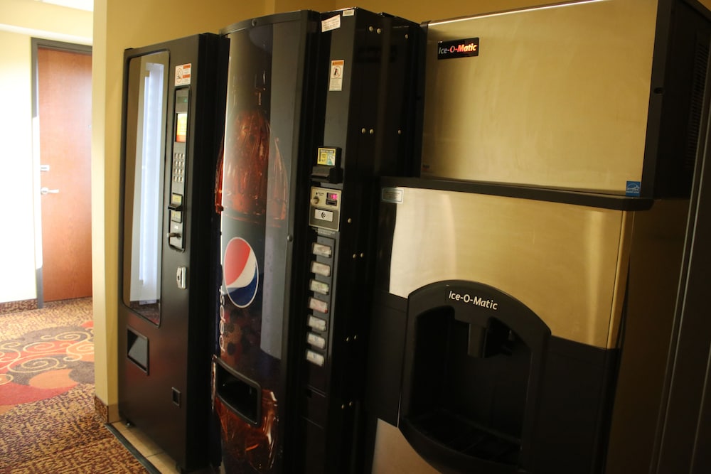 Edgewood Hotel & Suites - photo 35