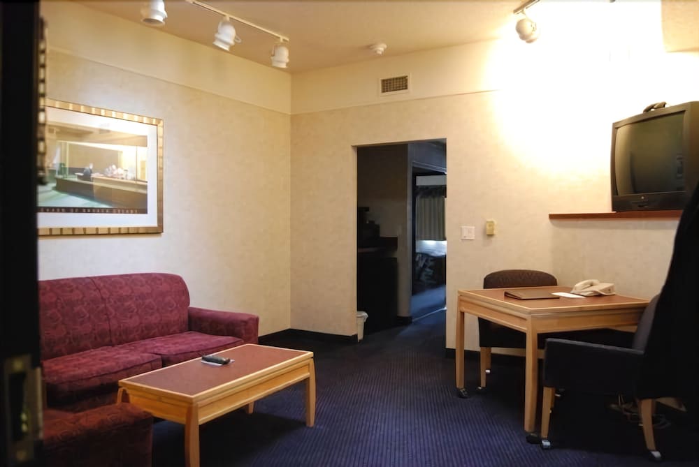 ConCorde Inn Clinton Township - photo 11