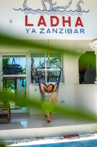 Beachhouse with AC wifi generator breakfast incl in Unknown City, Tanzania