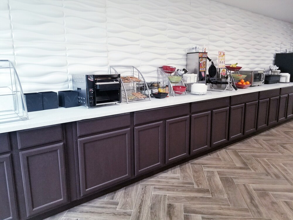 Wingate by Wyndham Bloomington - photo 3