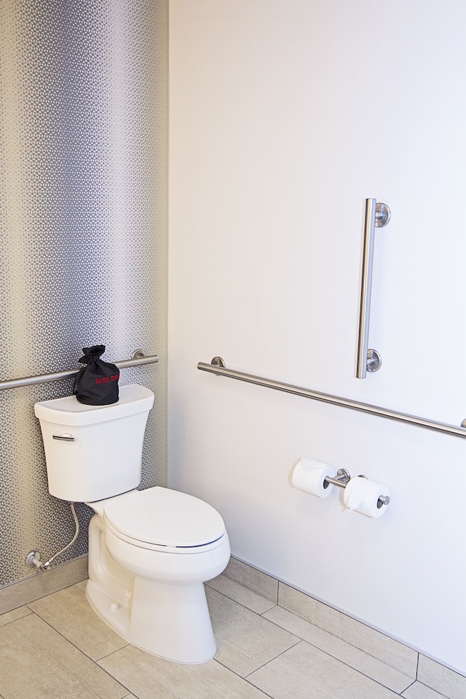 Holiday Inn Express & Suites Greenwood Mall by IHG - photo 20
