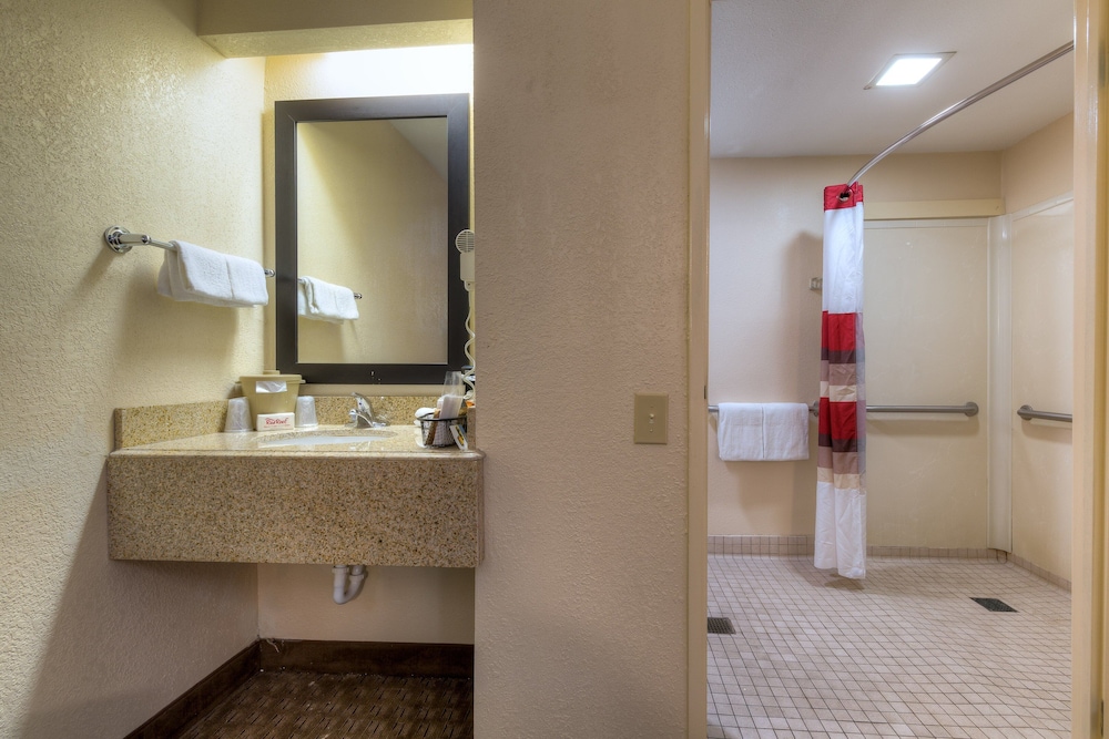 Red Roof Inn Memphis East - photo 22