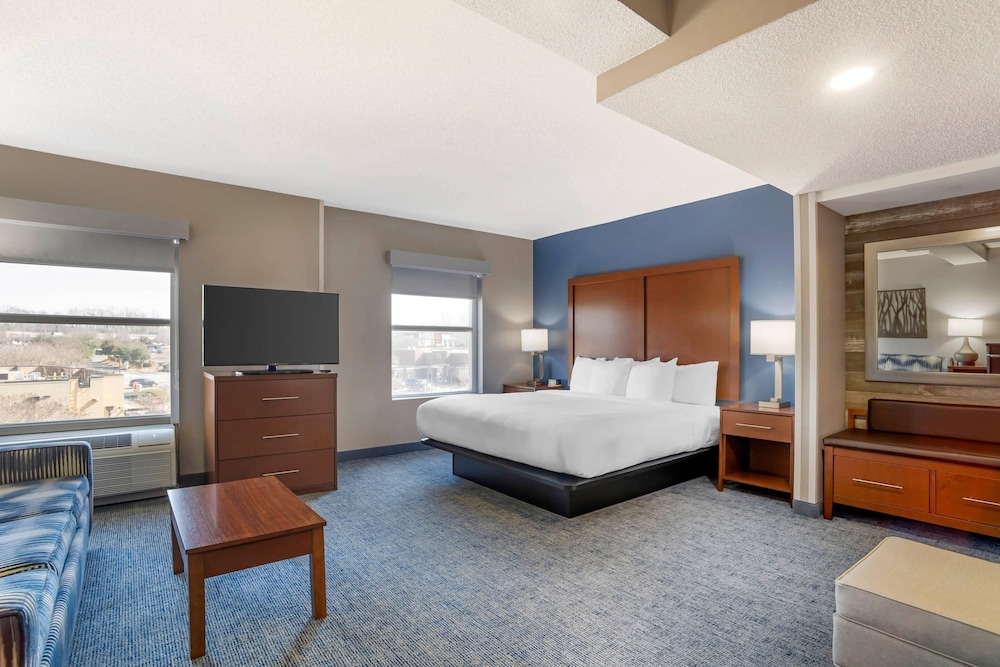Comfort Suites near Birkdale Village Huntersville - photo 16