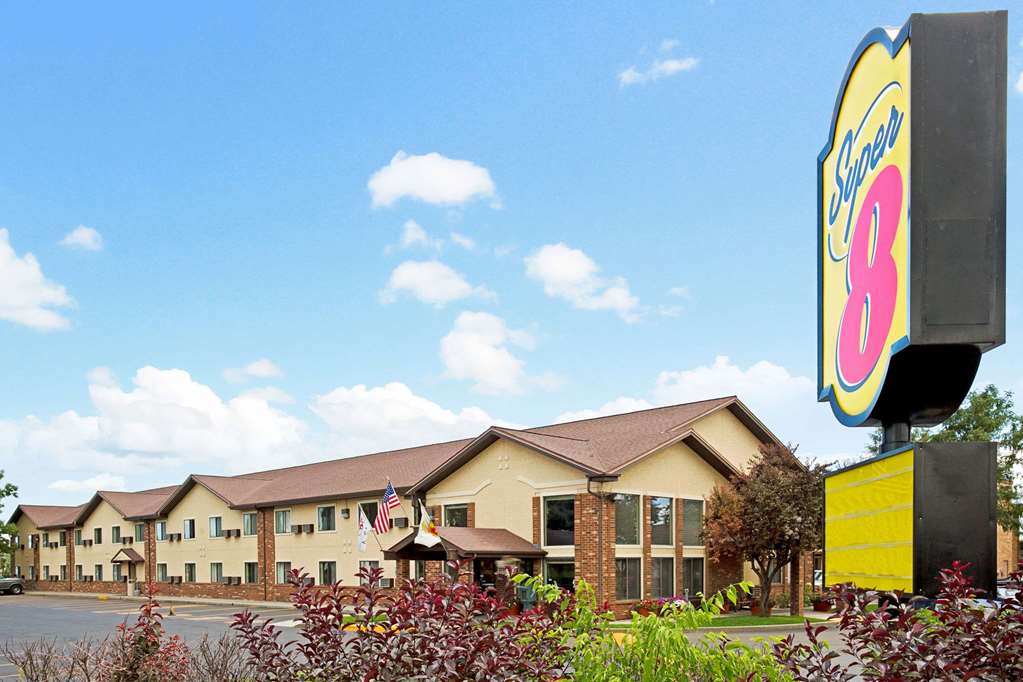 Super 8 by Wyndham Longmont Twin Peaks in Longmont, United States