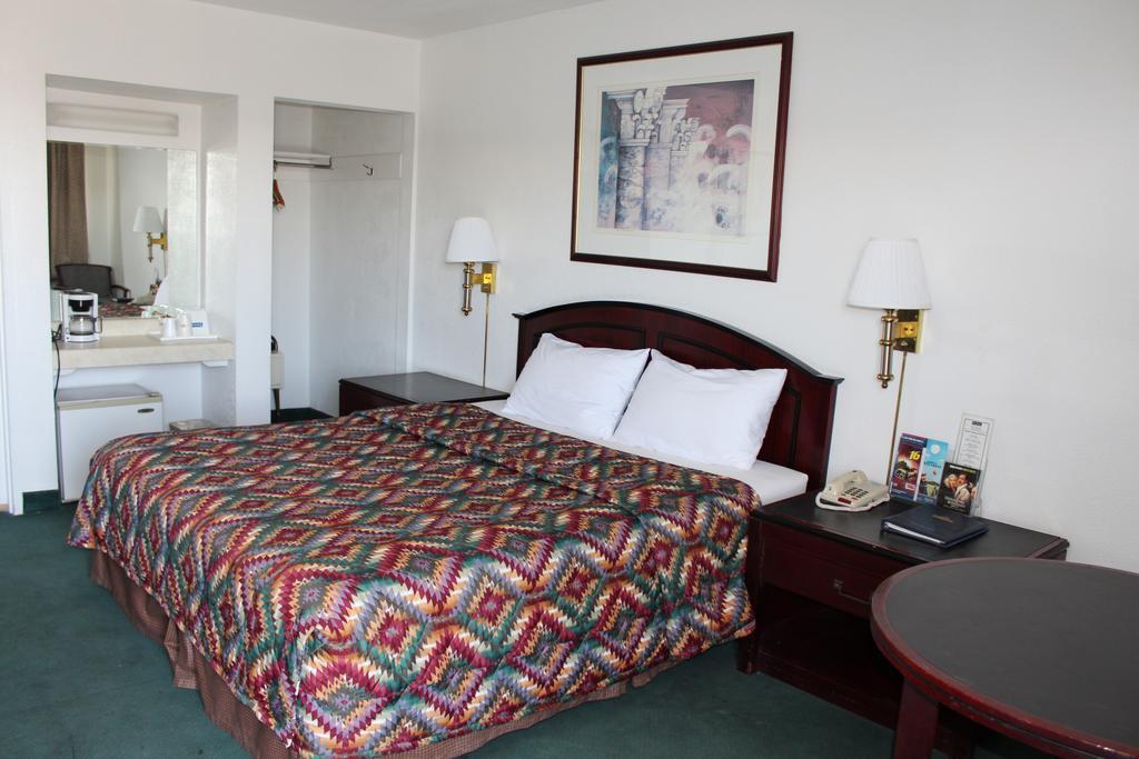 Yuma 4th Ave. Travelodge - photo 15