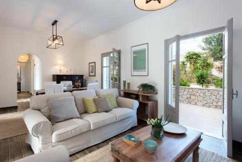 Verde Olive Three Bedroom Holiday Home by Konnect — 4-Star Luxury Hotel in Corfu, Greece