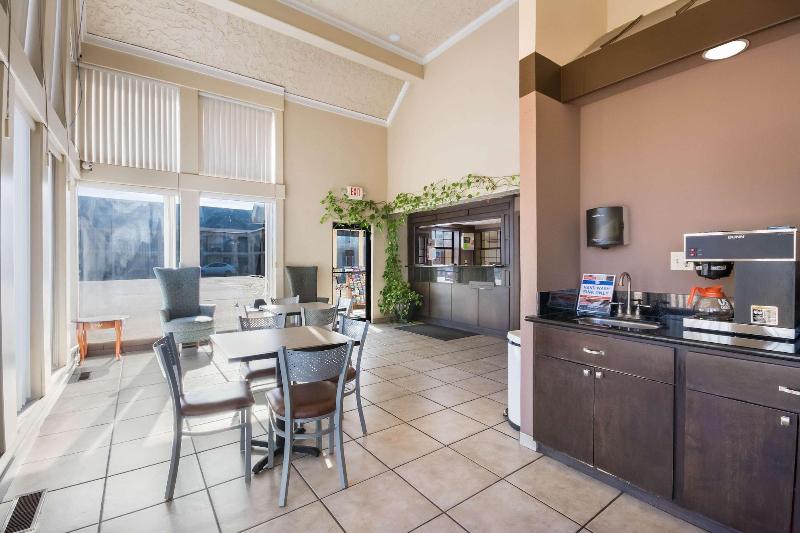 Econo Lodge Inn & Suites Oklahoma City - photo 27