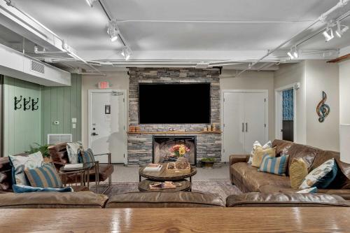 Rustic Suite 6BR by Maddox Hotel — 4-Star Luxury Hotel in Nashville, United States