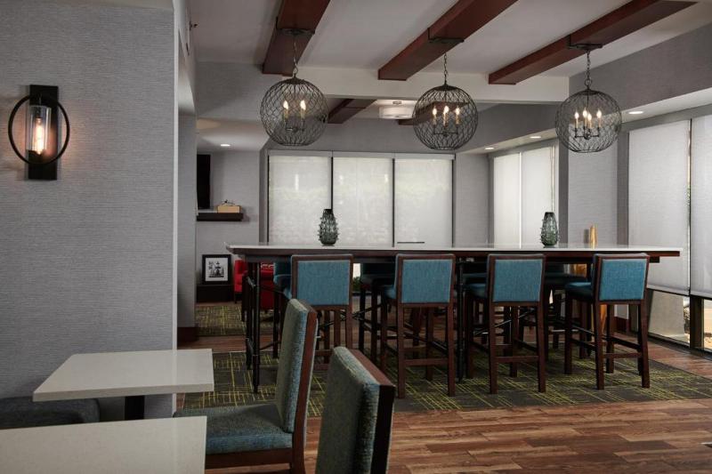 Hampton Inn Atlanta NW Cumberland - photo 35