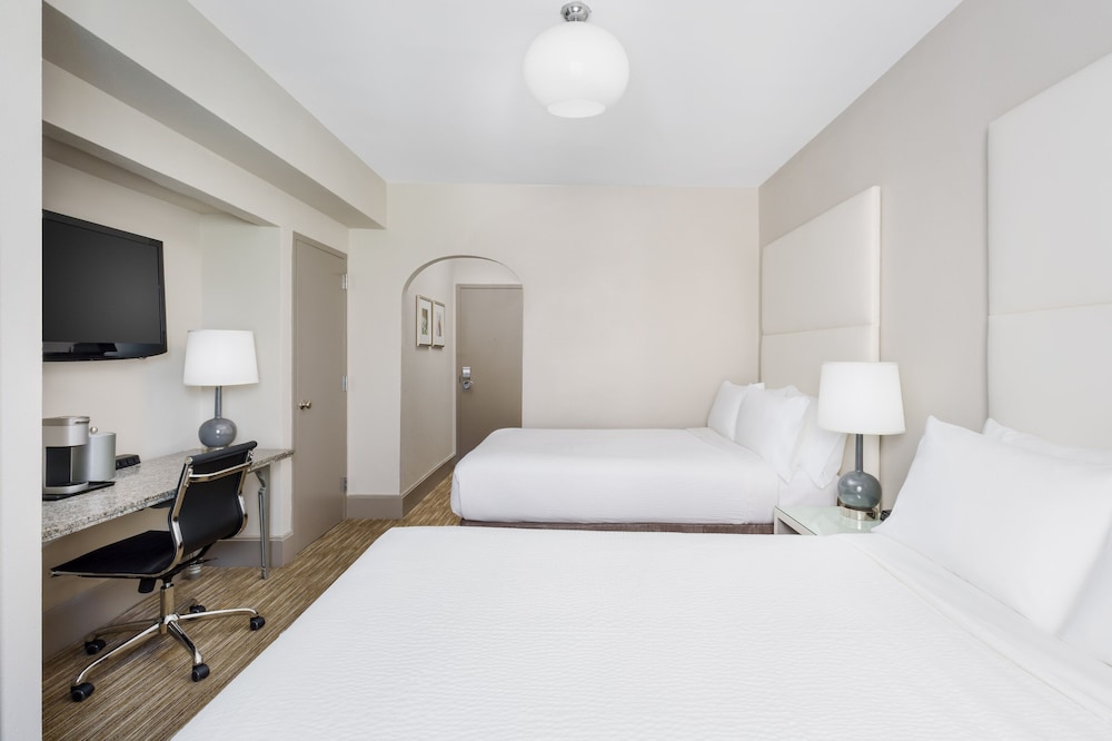 Holiday Inn Express Chicago Magnificent Mile - photo 20