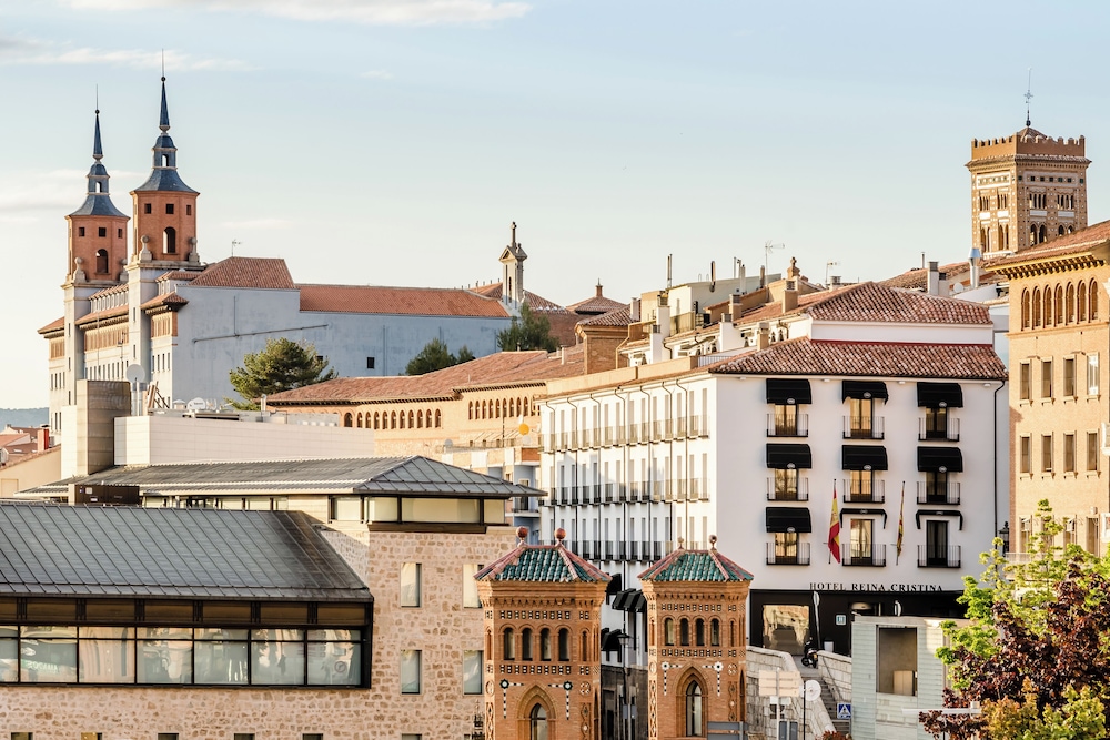Hotel Reina Cristina — 4-Star Luxury Hotel in Teruel, Spain